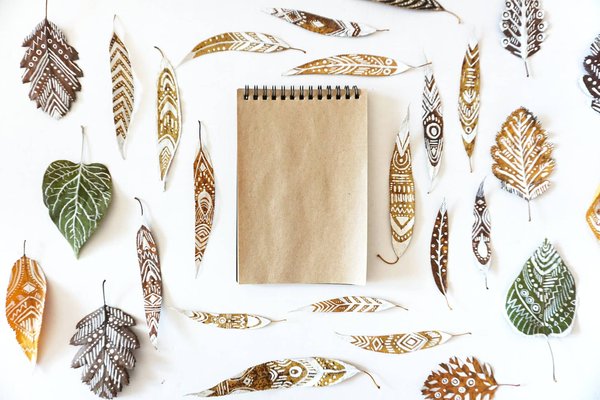 Comment créer une ambiance hygge chez soi ? Les astuces indispensables pour une maison paisible et chaleureuse.