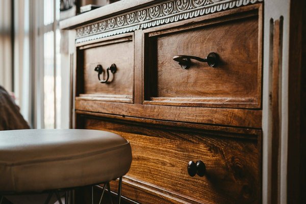 Comment rénover une vieille commode ?